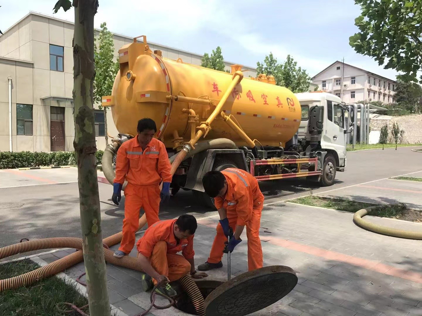 铜仁化粪池清理与5-8吨吸粪车施工效率分析
